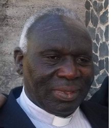 Musenyeri Simon Habyarimana wahawe ubupadiri mu 1975 yitabye Imana