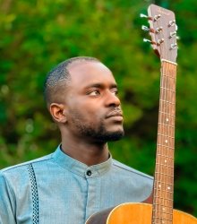 Album ayigeze kure: Eric Niyonkuru yavuye imuzi imvano y'indirimbo "Ndi umunyamahirwe"