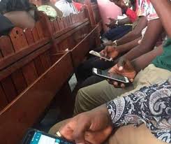 Abantu 3 bakunda gu chatinga mu gihe cy'Ijambo mu rusengero 