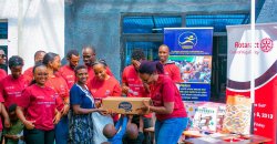 Rotaractors of Rotaract Club of Kigali City and their friends donated some of their items to the teen moms and their babies