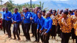 Gakenke: Babyutse mu museso, Yesu atererwa amasaruti, hihana abantu 93 - Ibyaranze uruzinduko rwa Horeb Choir