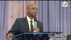 Hari abantu bafite amatelefone adashobora guhimbaza Imana - Pastor Desire yacyashye abahehesi