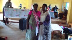 Nyanza: Pastor Mukansigaye Esther yashimiye umubyeyi we amukorera ibirori by'agatangaza agihumeka