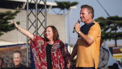 Bugesera: Dana Morey yatanze moto 10 ku bavugabutumwa 10, umuririmbyi wa Korali ya ADEPR atombora moto