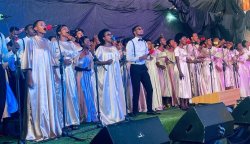 Korali La Source ikomeje gutungurana yashyize hanze indirimbo yitwa "Mbona Malayika" - VIDEO