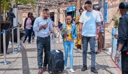 Jemimah Rinic w'imyaka 12 yasesekaye mu Rwanda, ashobora gukorana indirimbo n'ibyamamare-PHOTOS