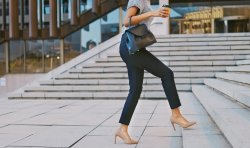 TPN Fashion: Harimo izigura Miliyoni! Nk'umusirimukazi izi nizo nkweto ndende ukwiriye kwambara mu 2023 - PHOTOS