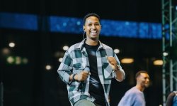 Israel Mbonyi yongeye kwandika amateka yuzuza BK Arena mu gitaramo cyitabiriwe n'ibyamamare birimo The Ben