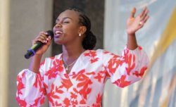 Mukamurenzi Clotilde uhatanira akayabo ka Miliyoni 10 Frw muri RSW TALENT HUNT ni muntu ki ? 