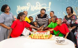 Madamu Jeannette Kagame yasangiye ibyishimo bya Noheli n'abana barenga 200