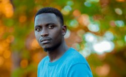 Janvier Izayi utuye muri Amerika yateguje indirimbo y'uburyohe yise "Narabohowe" 