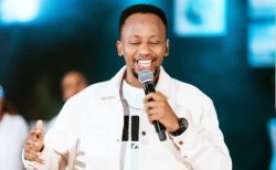 Nyuma y'ibyo Imana yamukoreye Fank Rudasingwa azanye indiririmbo nshya yise "Ntakikunanira" (VIDEO)