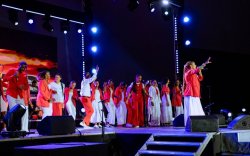 Elayono Worship Family bazanye inkuru y'agakiza mu ndirimbo "Ninjye wa wundi"