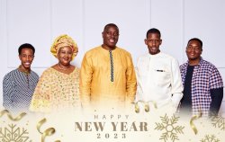 Apotre Gitwaza n'umuryango we bakwifurije umwaka mushya wa 2023 wo gusimbuza ibya kera mo ibyiza