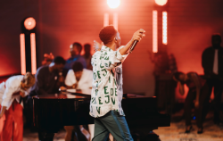 Ese murumva igihe kigeze ngo nsohore indirimbo nshya? - Israel Mbonyi uhatanye muri Trace Awards 