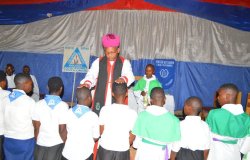 Musenyeri Ngendahayo Emmanuel yasabye abakristo kwirinda amakimbirane anabashishikariza kwizigama muri EjoHeza