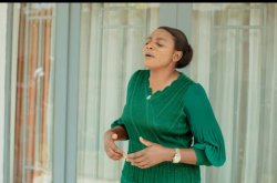 Umuhanzi NIDO "Nibakure Donata" ubyina nk'uwatorejwe mu ngangurarugo agarukanye indirimbo "Umubabaro"