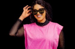 Marina uteganya kuba nka Pastor Julienne wamubwira ibindi bitarimo ko Meddy yaretse indirimbo z'urukundo!