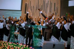 Baraka Choir yacunshumuye amavuta yo mu rwabya mu ndirimbo "Yesu abwira abigishwa be"