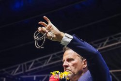 Uganda: Ev. Dana Morey awa omukisa emitima gy'abangi mu lutalo lw'omusalaba olwetabiddwamu omuyimbi Grace Ntambara