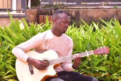 Mana tabara udukize umwuma n'inzara tureke kwandavura - Uzayisenga Jeremie mu ndirimbo nshya (VIDEO)