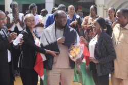 Bishop Rugagi utegerejwe i Kigali muri "Rwanda, uragenderewe izuba rirakurasiye" yakiriwe bitangaje muri Kenya