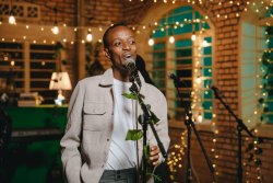 Murumuna wa Mbonyi na Chryso: Gospel yibarutse umuramyi w'agatangaza Sabrino utangiriye kuri "Nimwonke"