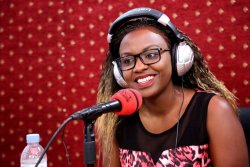 Twiteguye guhembuka kw'imiryango - Tonzi yatumiye inshuti ze z'i Burayi mu gitaramo "Family Healing"