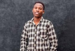 Dusenge Elie ukomeje kugaragaza ko ashoboye yashyize hanze amashusho y'indirimbo yise “Nifuza”