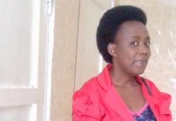 Mukakanani Carine yibarutse "Naba Nawe Mana" nyuma y'ibise by'amashusho y'indirimbo yari amazeho igihe -VIDEO