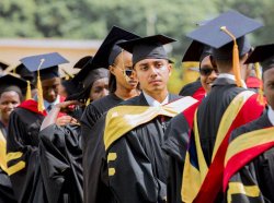 Kigali: Kaminuza y'Abadivantisite (AUCA) yatanze impamyabumenyi ku barenga 500