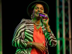 Indirimbo zanjye zabahesheje umugisha - Gaby Kamanzi mu iserukiramuco rikomeye ryabereye i Burundi