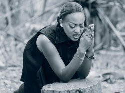 September Six: Aline Gahongayire yasohoye indirimbo ivuga ku gahinda yagize ubwo yabyaraga umwana agahita apfa