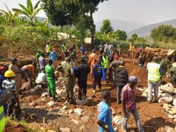 Korali Goshen yifatanyije na Korali Rangurura mu gikorwa cy'Umuganda rusange muri "Rangurura Evangelical Week"