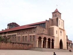 Ibyihariye kuri Kiliziya nshya ya Paruwasi ya Byimana ivuye mu mbaraga z'abakristu