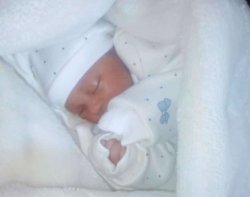 Umunyamakuru Clement Bagemahe mu byishimo byo kwakira umukobwa mu muryango 