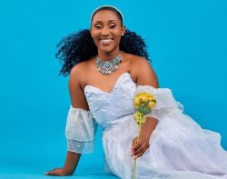 Peace Hozy wifurizwa kuba umuhanzikazi ukomeye ku Isi yateguje indirimbo nshya yise "Itabaza"