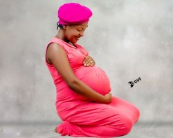 Umuramyi Daniella yibarutse impanga