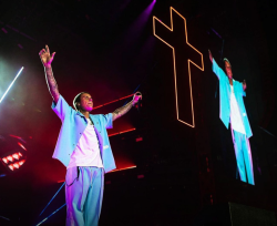 Justin Bieber yahamirije Isi ko Yesu ari Umwami w'umutima we