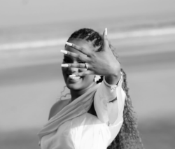 Tamara Irakoze, umukobwa wa Rev. Alain Numa, yambitswe impeta y'urukundo