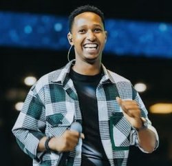 Bwa mbere Israel Mbonyi asohoye indirimbo yo mu Giswayile no mu Kinyarwanda! Uko "Yeriko" yakiriwe