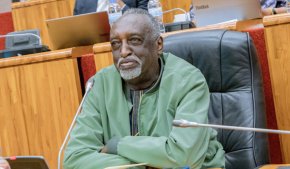 Sinsenga kuko njya kuvuka sinabanje gusenga mbisaba – Tito Rutaremara utemera Imana