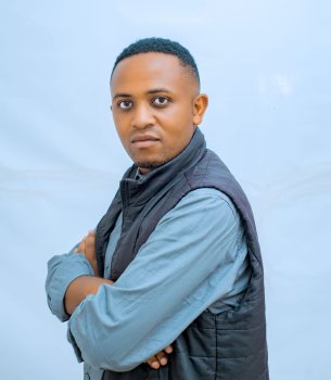 Gufungura YouTube byari byaranze none yasohoye video ya 5 - Richard Mus yoherereje Prosper Nkomezi isengesho