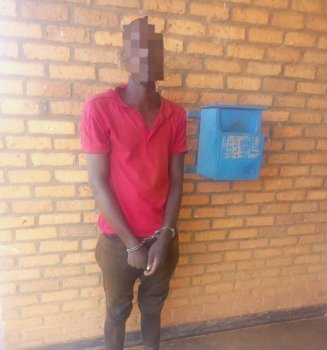 Burera: Polisi yafashe umusore wamburaga ababyeyi abizeza kurihira abana amashuri