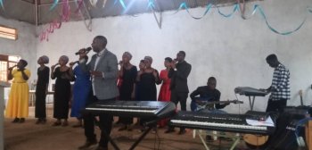 ADEPR NDUBA: Thacien Titus yahinduye Gasanze isanzure, hitangwa hafi Miliyoni-Udushya 7 mu giterane cy'urubyiruko