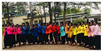 Korali Horeb itanze umubavu uhumura neza mu ndirimbo "Irashoboye" - VIDEO