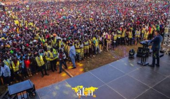 Ngoma: Dana Morey yasoje igiterane kitabiriwe n'imbaga yatura umugisha ku Rwanda anashima Meya 