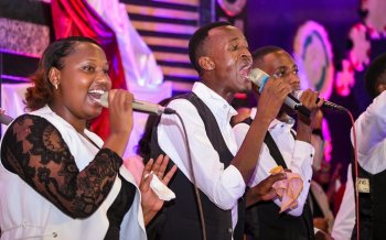 True Vine Worship Team yo muri Eglise Vivante ivuye mu giterane gikomeye kiswe Rabagirana Rwanda