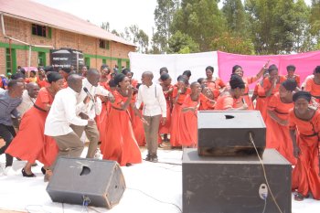 Imirimo y'abera Elimu Week Program: Ku munsi wa 1 w'igiterane hihannye abantu 25, indirimbo 'Ikidendezi' inyeganyeza Huye
