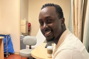 Pastor Claude Ndayishimiye ari mu burwayi bukomeye, inshuti n'umuryango bakomeje kumusengera